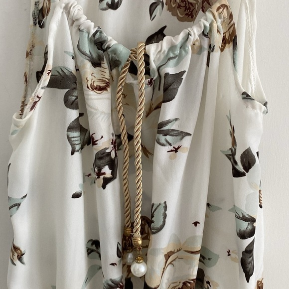 Women’s romper withh adjustable straps. - Picture 4 of 7